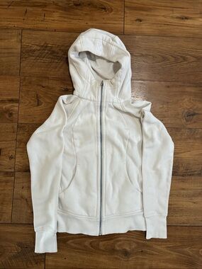 This is a Lululemon Scuba Full Zip Hoodie size 2 good condition just used